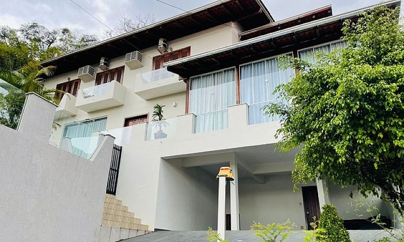 Casa Com 4 Dormitóri...