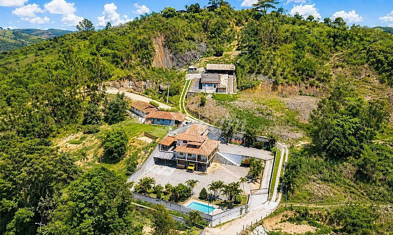 Casa Com 5 Dormitóri...