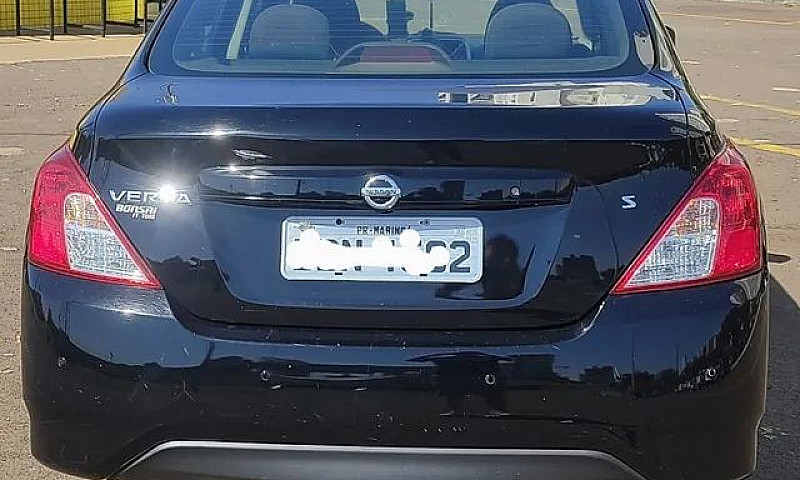 Nissan Versa S 1.0...