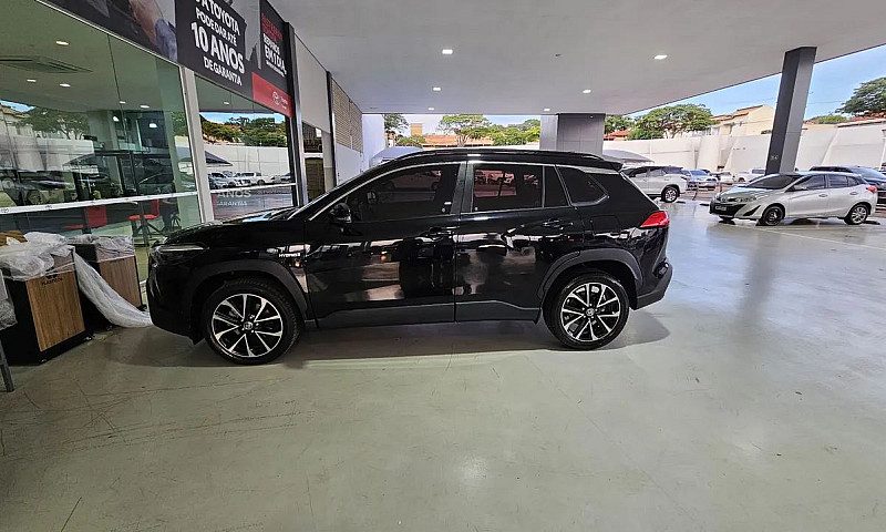 Toyota Corolla Cross...