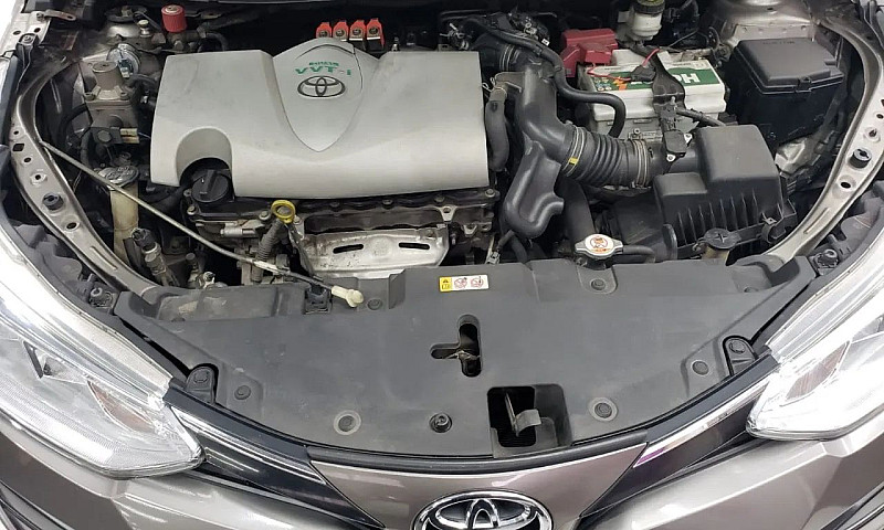 Toyota Yaris Xs Seda...