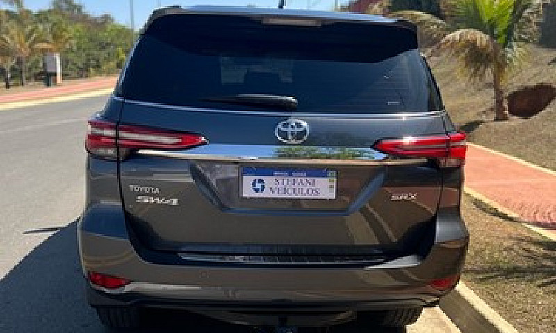 Toyota Hilux Sw4 - S...