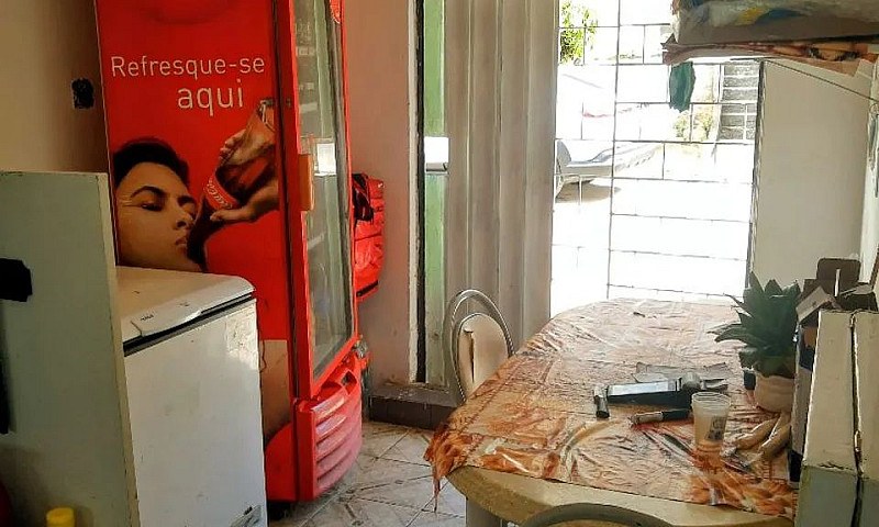Vendo Casa Com Um Po...