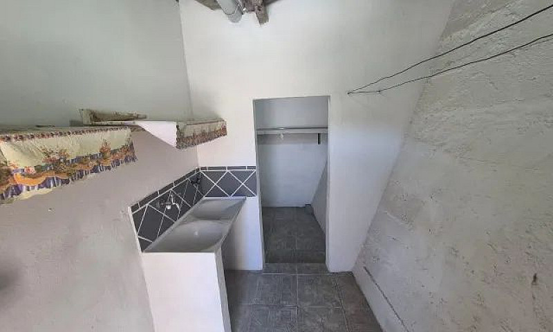 Aluga-Se Ótima Casa ...