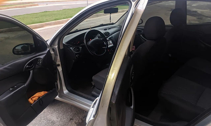 Ford Focus 1.6 S/Se/...