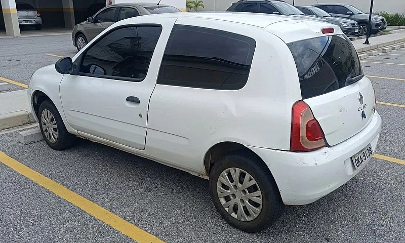 Renault Clio Authent...