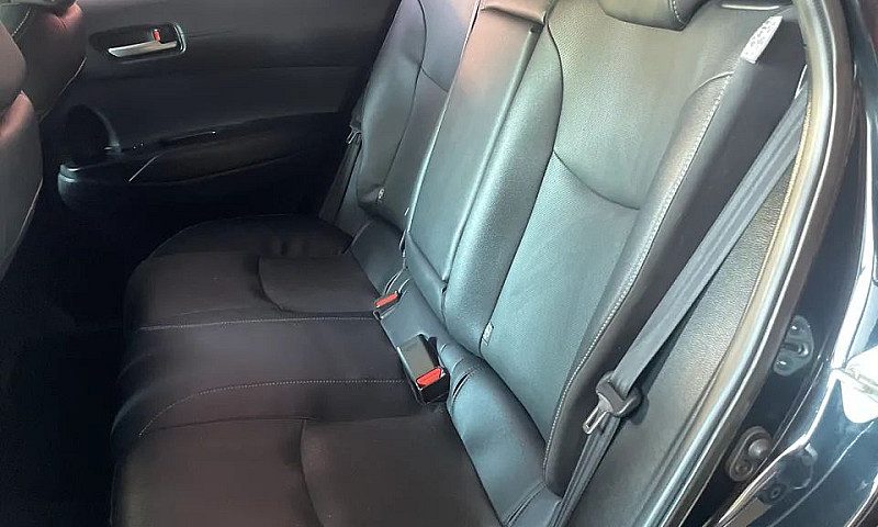 Toyota Corolla Cross...