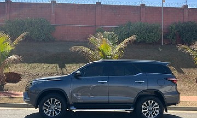 Toyota Hilux Sw4 - S...
