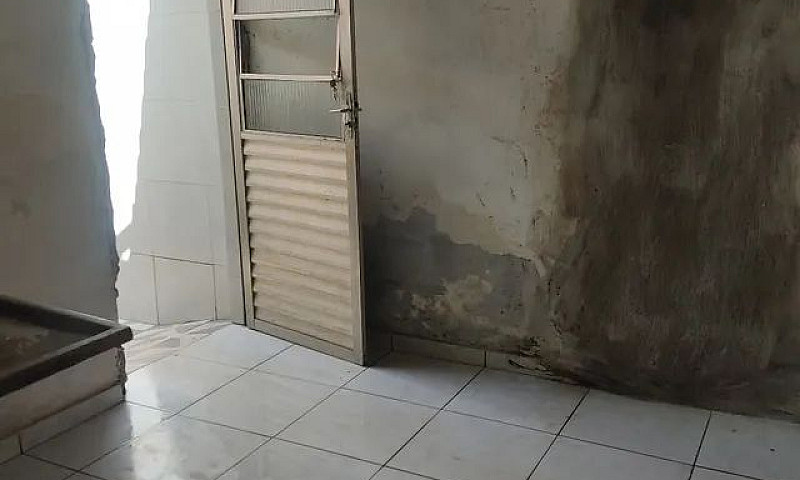 Vende-Se Quartinho M...