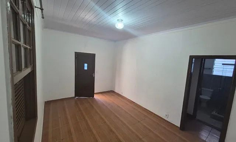 Aluga-Se Ótima Casa ...