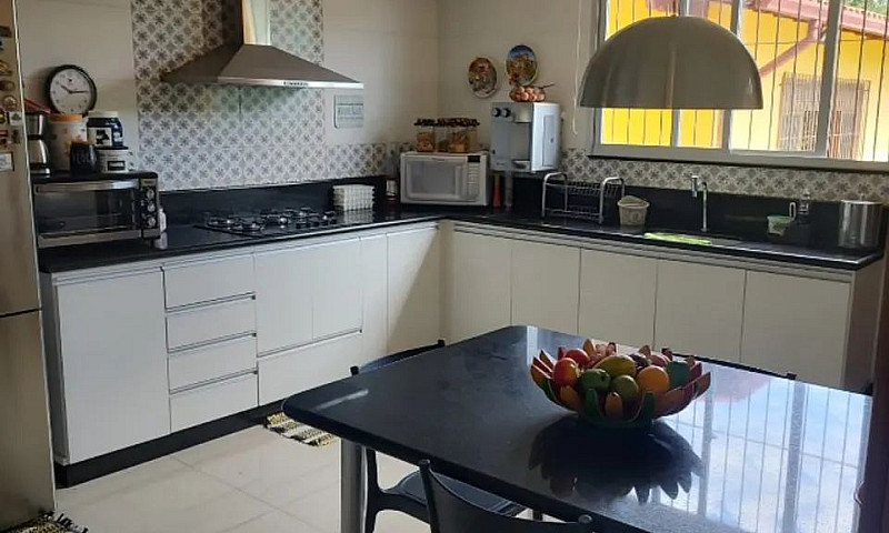 Casa 4 Quartos Ampla...
