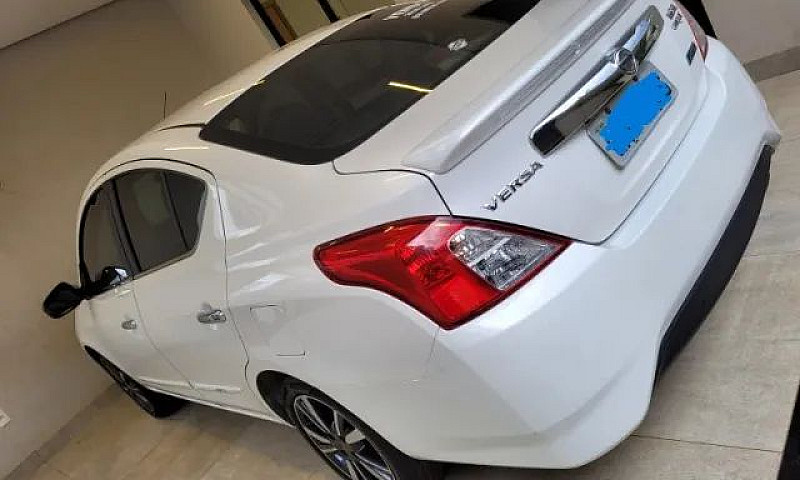 Nissan Versa Unique ...