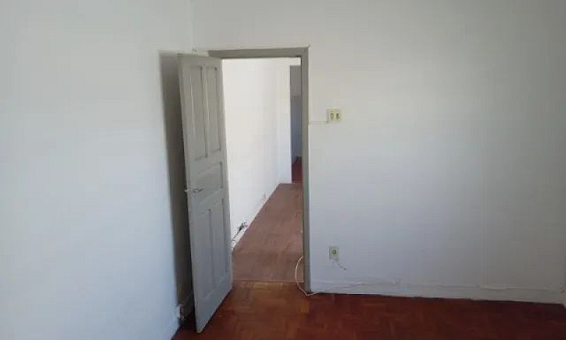 Excelentes Barracões...