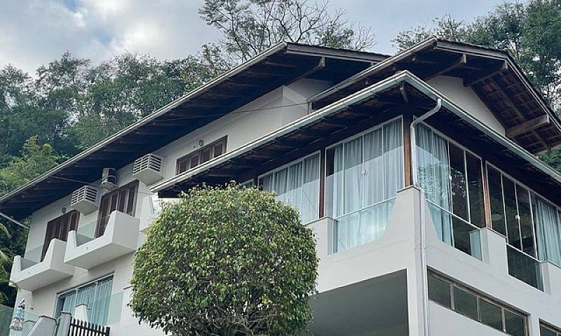 Casa Com 4 Dormitóri...