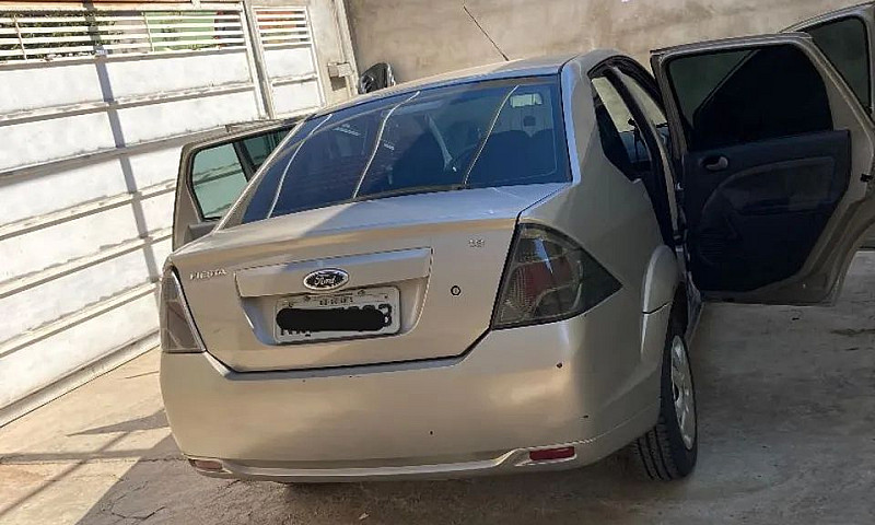 Ford Fiesta Sed. 1.6...