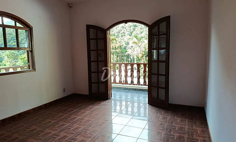 Casa Com 5 Dormitóri...