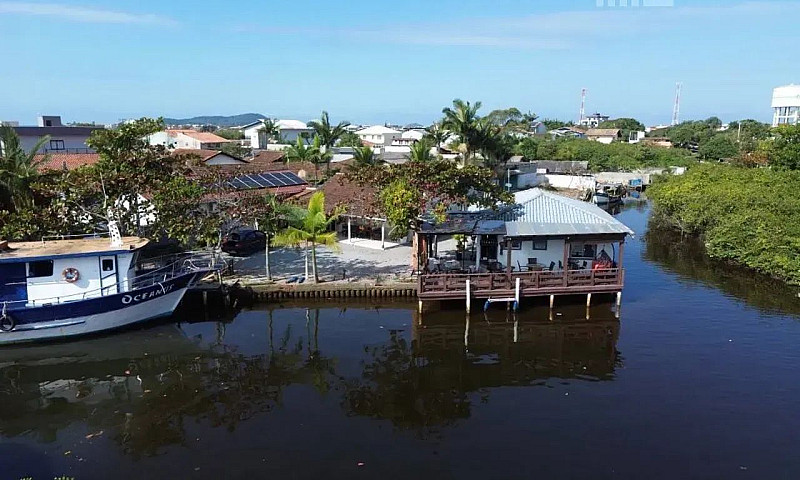 Casa De Fundos Para ...