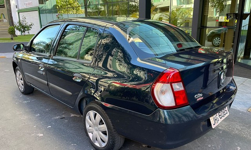 Clio Sedan 1.6 Compl...