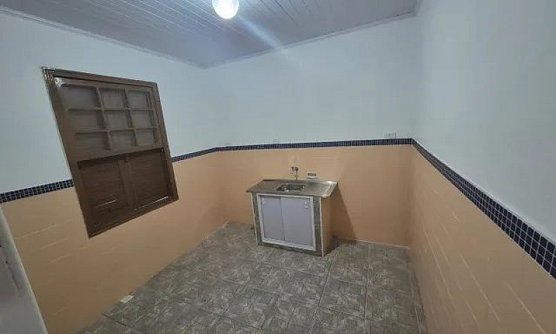 Aluga-Se Ótima Casa ...