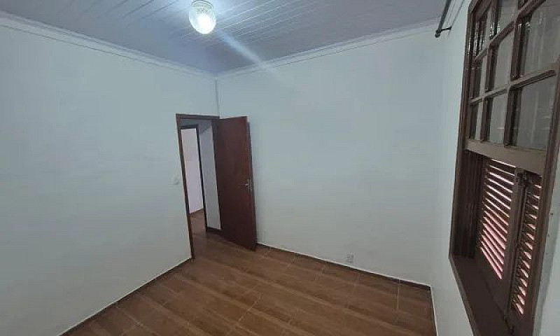 Aluga-Se Ótima Casa ...