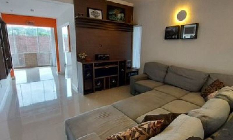 Casa Com 4 Dormitóri...