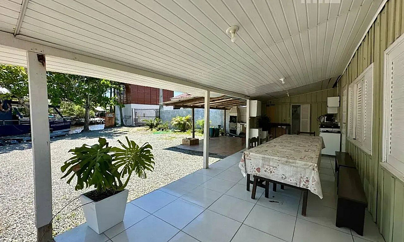 Casa De Fundos Para ...