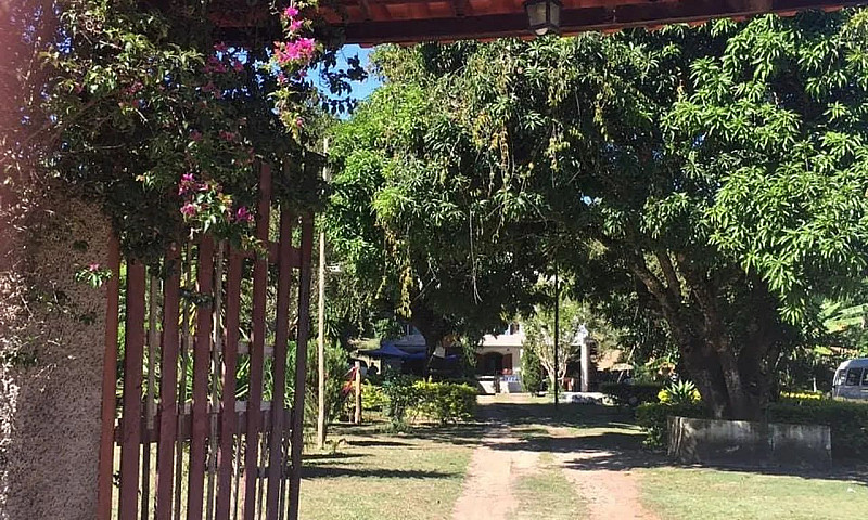 Alugo Casa Condomíni...