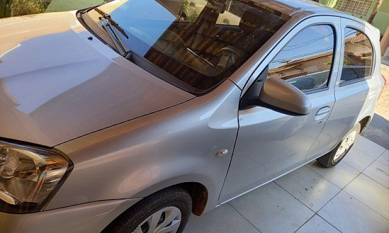 Vendo Toyota Etios...