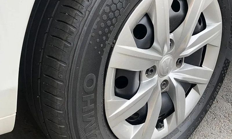 Volkswagen Voyage 1....