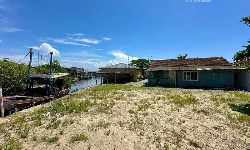 Casa De Fundos Para ...