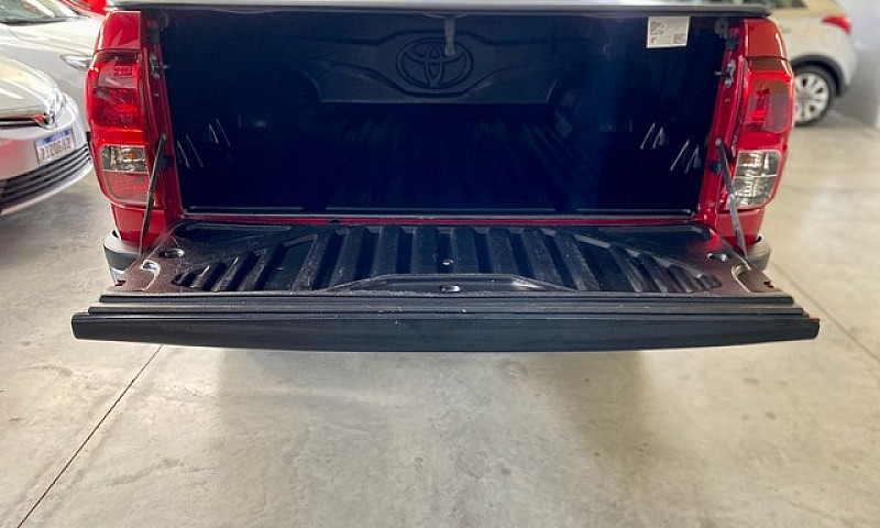 Toyota Hilux Srx 2.8...