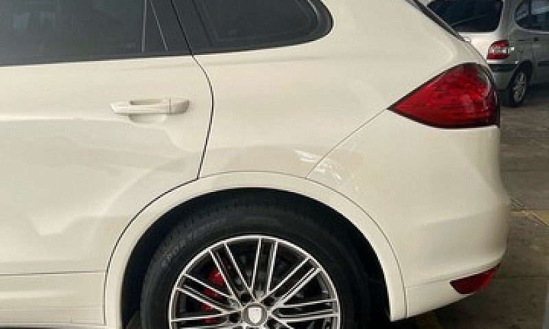 Porsche Cayenne S 4....