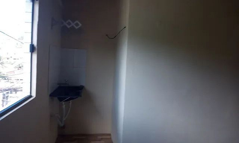 Alugo Kitnet...