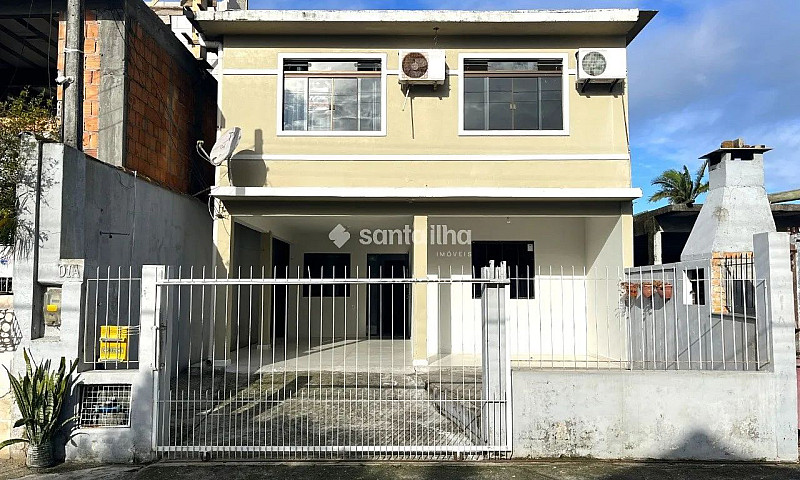 Casa Com 4 Dormitóri...