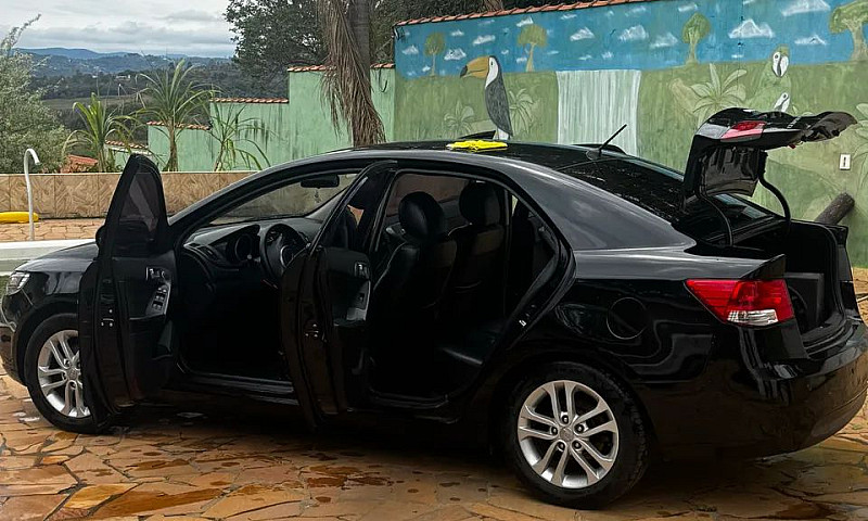 Kia Motors Cerato 1....