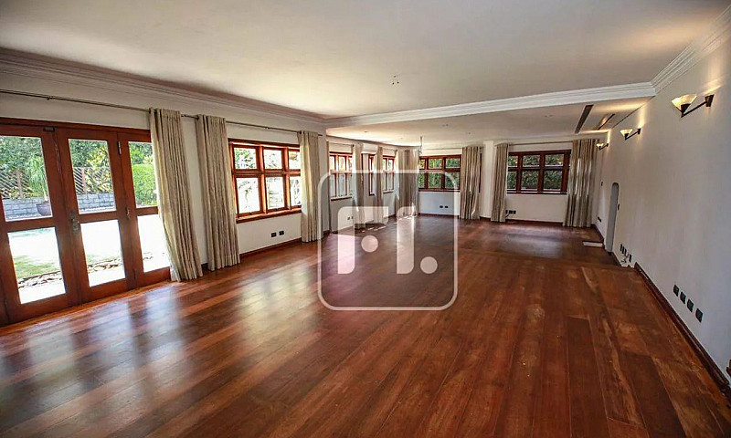 Casa Com 4 Dormitóri...