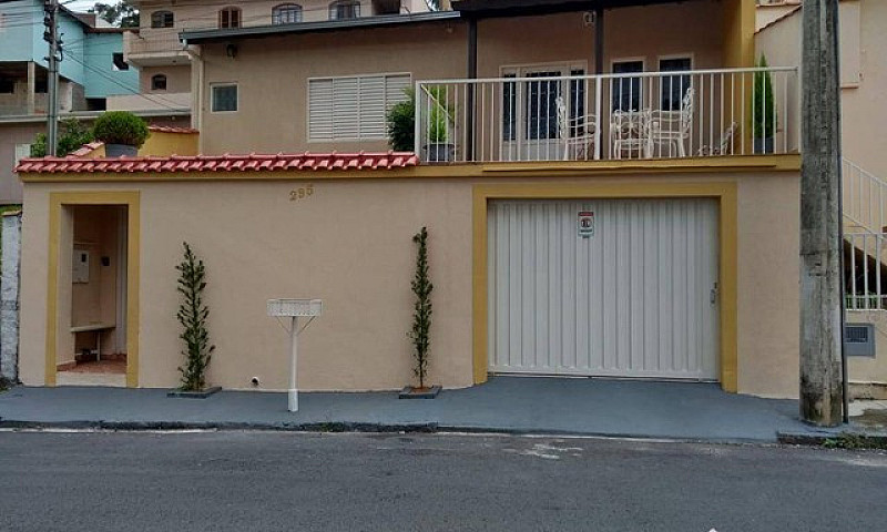 Casa Com 3 Dormitóri...