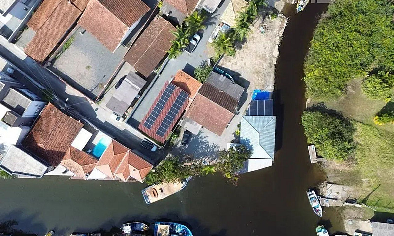 Casa De Fundos Para ...