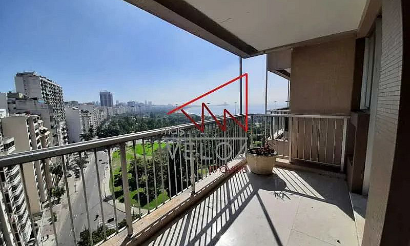 Apartamento-À Venda-...
