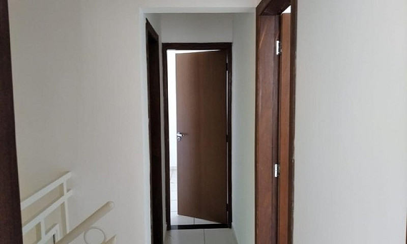 Casa De Condomínio S...