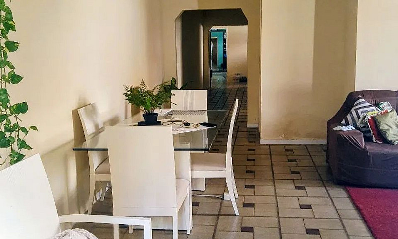 Vendo Casa Com Um Po...