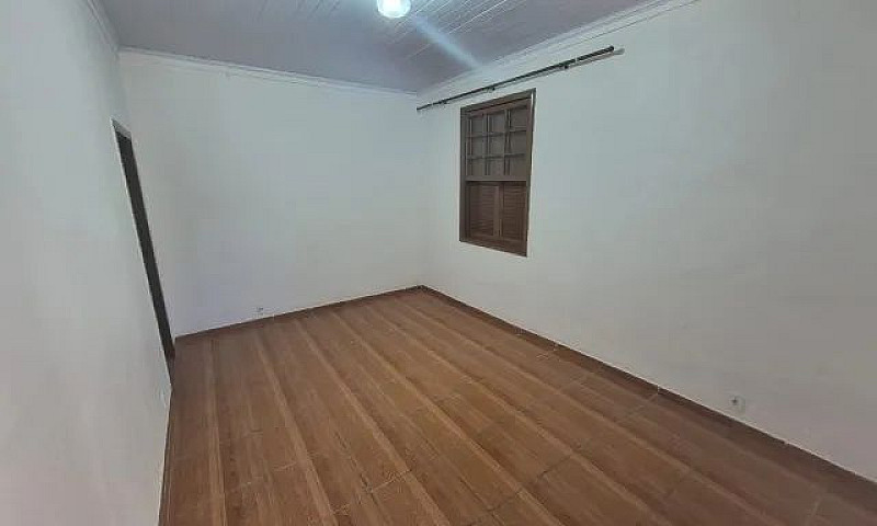 Aluga-Se Ótima Casa ...
