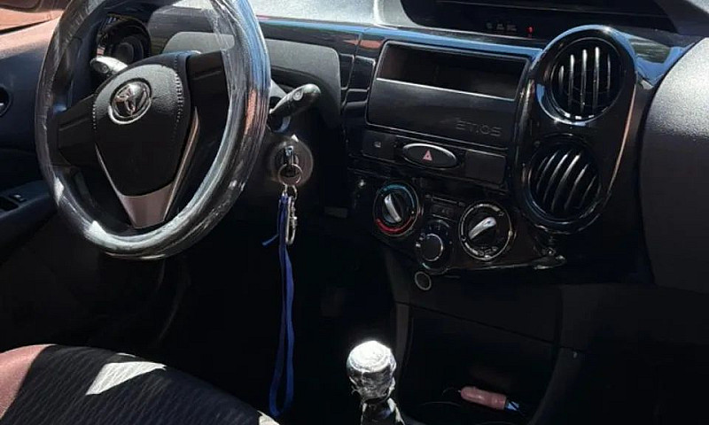 Toyota Etios X 1.3 F...