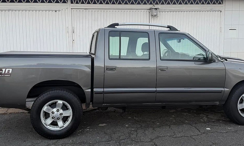 Chevrolet S10 Pick-U...