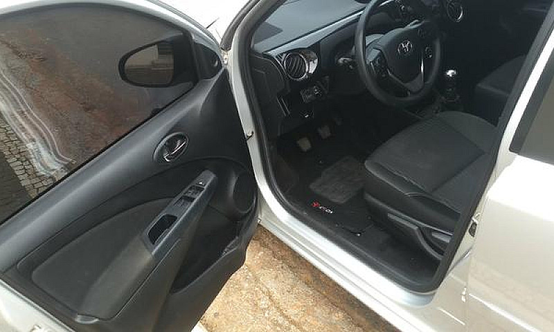 Etios Hb Sx 1.5 2017...