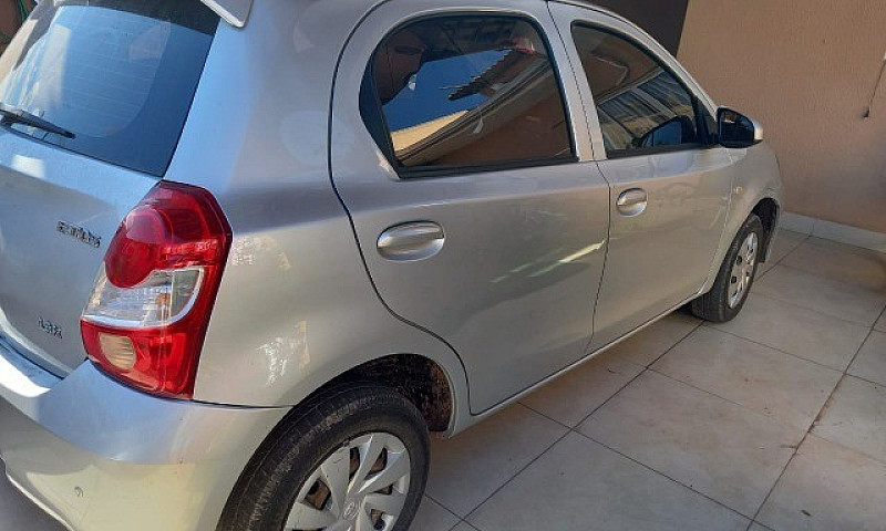 Vendo Toyota Etios...
