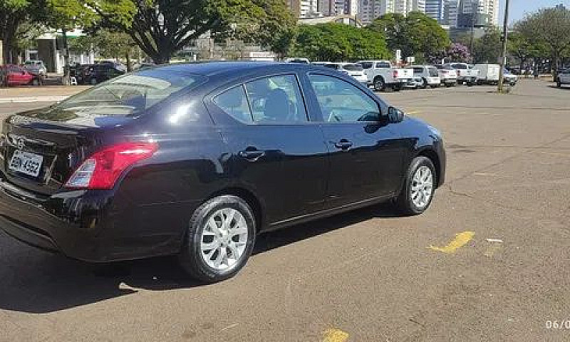 Nissan Versa S 1.0...
