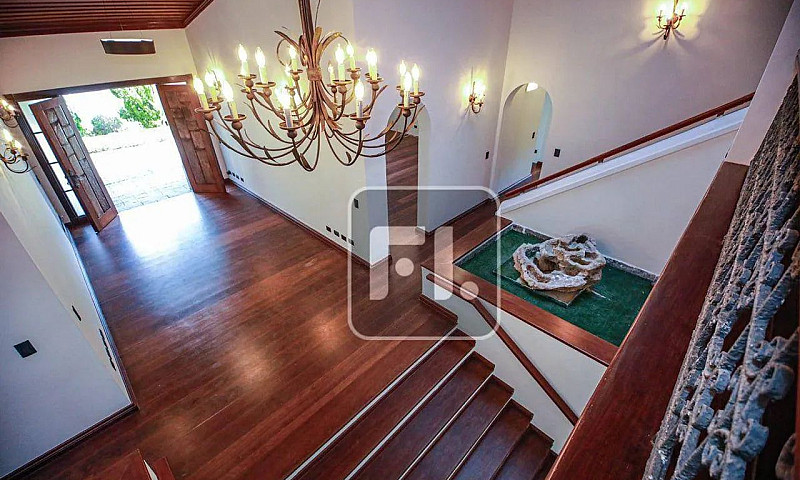 Casa Com 4 Dormitóri...