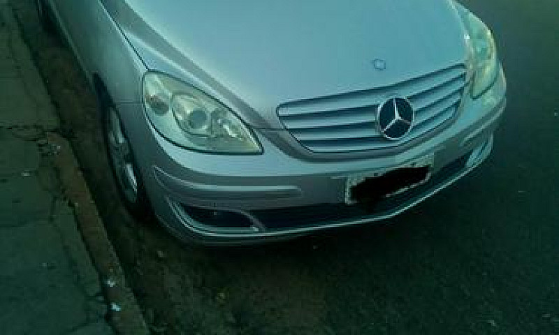 Mercedes B200...