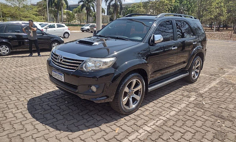 Toyota Hilux Sw4 Srv...